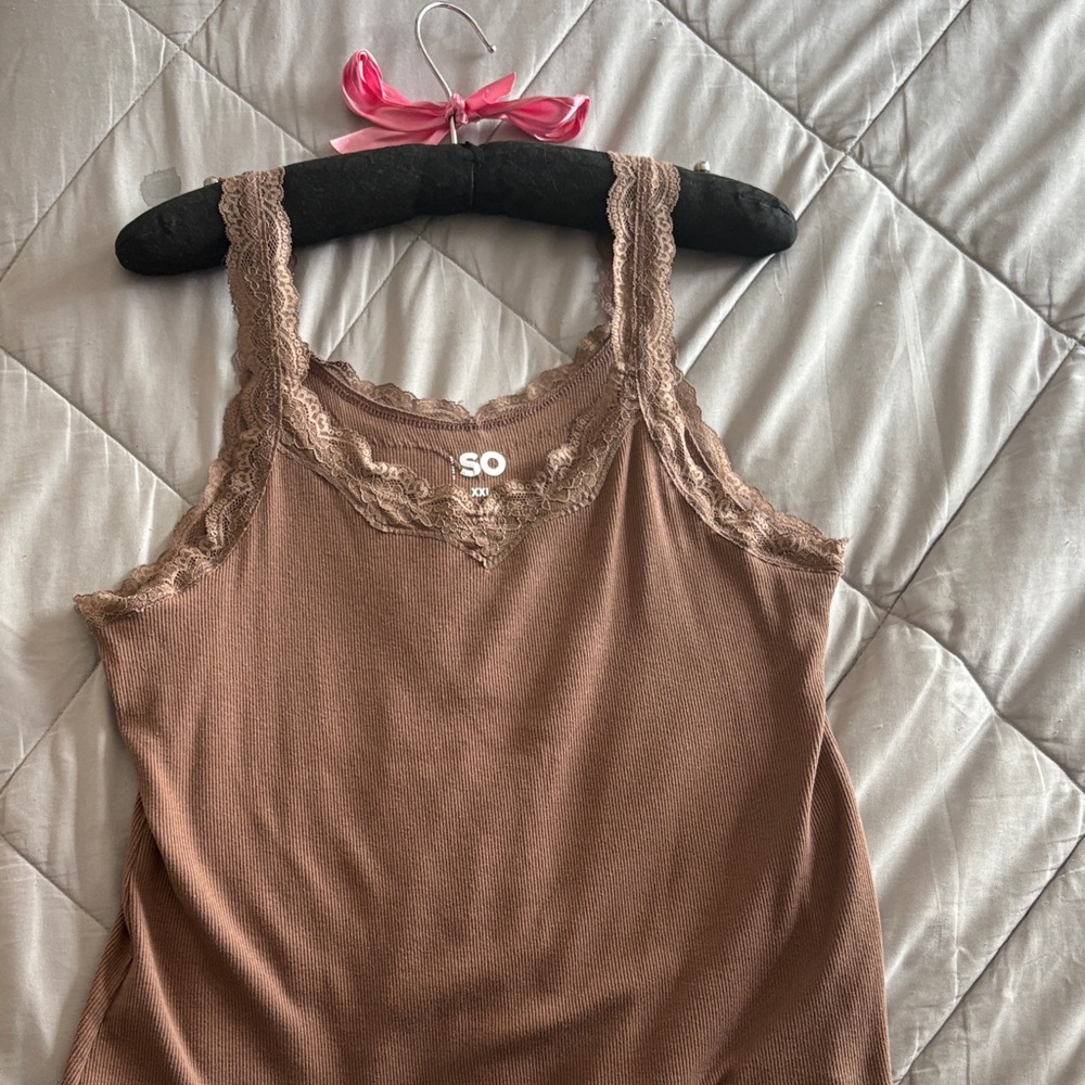 SO Women's Lace Trim Camisole - Tan